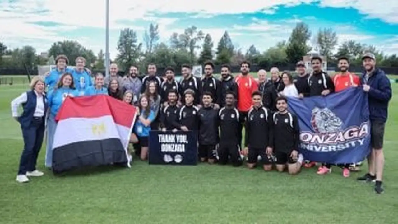 منتخب مصر يسلم قميص الفراعنة لجامعة جونزاجا قبل مواجهة أستراليا